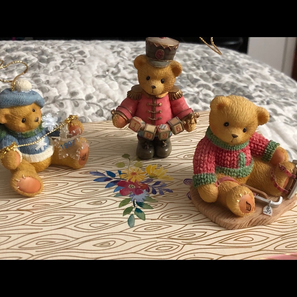 3 holiday cherished teddies!!